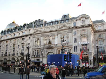 1.1.0 Nochmal am Piccadilly Circus... Hier Blick auf den Eros Brunnen