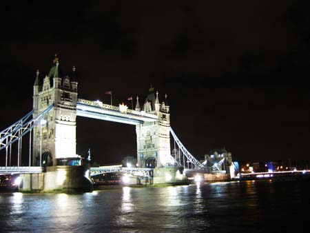 1.6.7 Die Tower Bridge bei Nacht