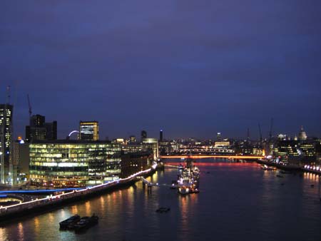 1.7.3 Ganz hinten sieht man das London Eye