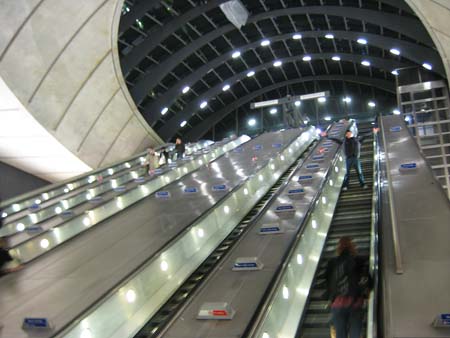 1.8.1 Rolltreppe im Canary Wharf... Ganz rechts der Manuel