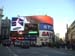 0.7.4 Der belebte Platz im Zentrum von London... Der Piccadilly Circus, bekannt auch durch den Eros Brunnen und der Leuchttafeln