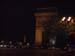0.0.8 Schwupps, in Paris, vorne Arc de Triomphe und hinten links Tour de Eiffel