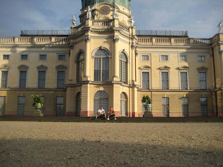 0.1.2.6 Hinter dem Schloß haben wir uns mal auf die Treppe gesetzt