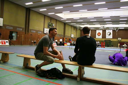 0.6.2 Manuel und David (Stichwort Berlin Wushu Team) gegen Ende der Meisterschaft im Fachgespräch