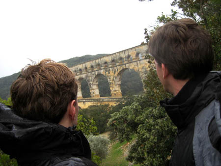 0.4.5 Hier ist ein rieeesiges historisches Aquädukt, welches man neben der Landschaft abenteuerlich erleben kann