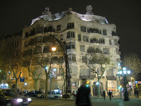 0.5.8 Das bekannteste Haus von Gaudi. Hier werden wir morgen auch rein gehen