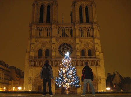 0.9.3 Der Notre Damme... Auch hier waren wir bereits drin. Was für ein Bild.... Wir erkunden Paris weiter zu Fuß....