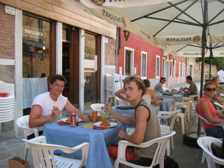 0.9.3 Auch in Venedig stärken wir uns. Traditionell mir Spaghetti in unterschiedlichen Ausführungen